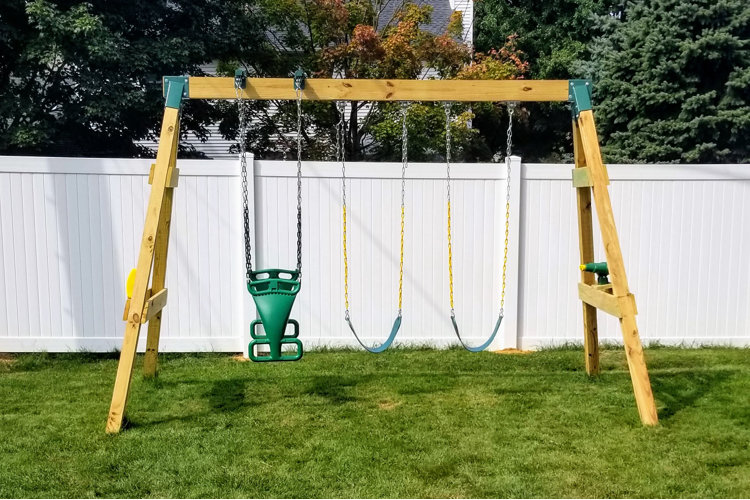 Basic wooden store swing set